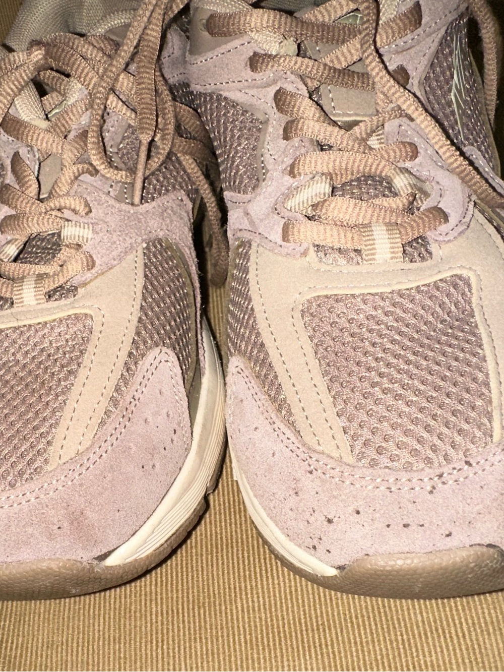 Men’s Beige Color Avia Sneakers in Size 8